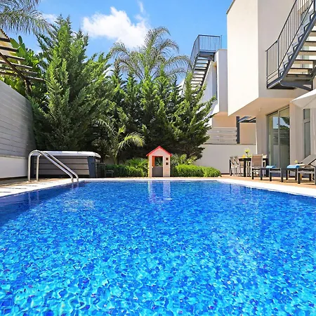Villa Sunrise Glory - 150m From Trinity Protaras