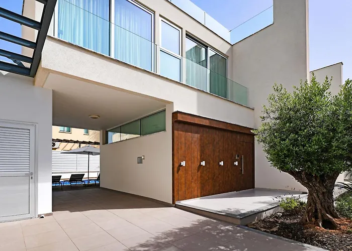 Villa Sunrise Glory - 150m From Trinity *