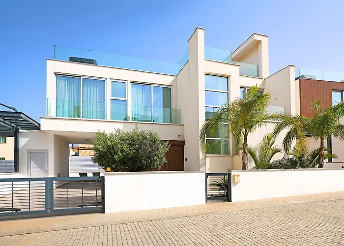 Sunrise Glory - 150m From Trinity Villa Protaras