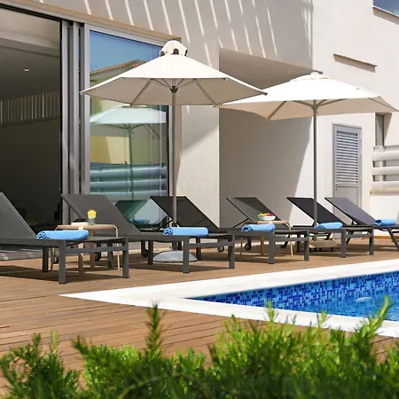 Sunrise Glory - 150m From Trinity