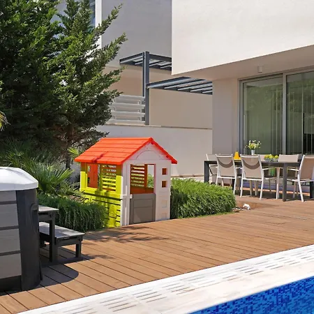 Sunrise Glory - 150m From Trinity فيلة