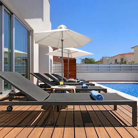 Sunrise Glory - 150m From Trinity فيلة