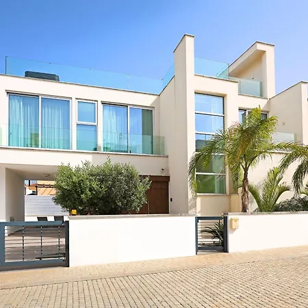 Sunrise Glory - 150m From Trinity Villa Protaras