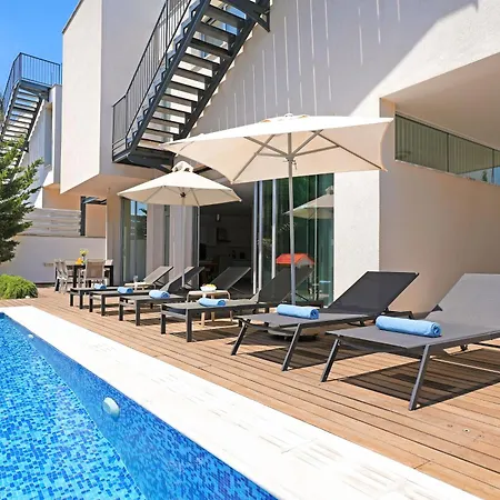 Sunrise Glory - 150m From Trinity Villa *