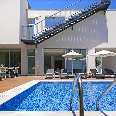 Sunrise Glory - 150m From Trinity فيلة *