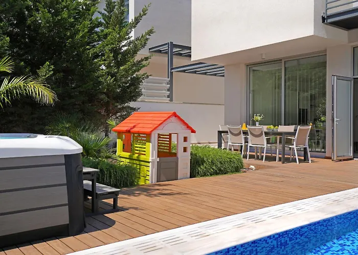 Sunrise Glory - 150m From Trinity Vila