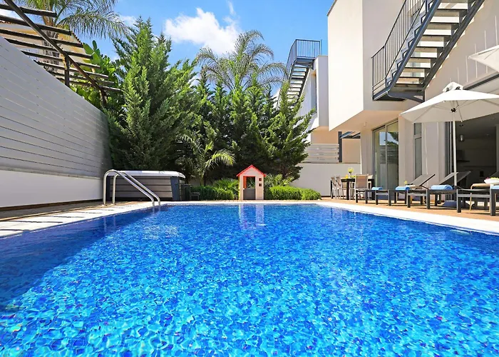 Vila Sunrise Glory - 150m From Trinity Protaras