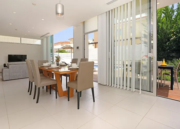 Vila Sunrise Glory - 150m From Trinity *