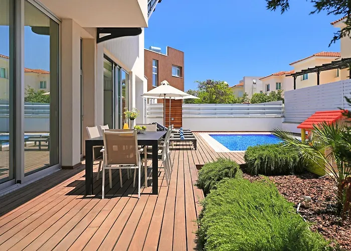 Sunrise Glory - 150m From Trinity Vila Protaras